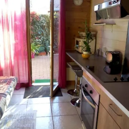 Cozy In A Residential Park With Pool Apartment *